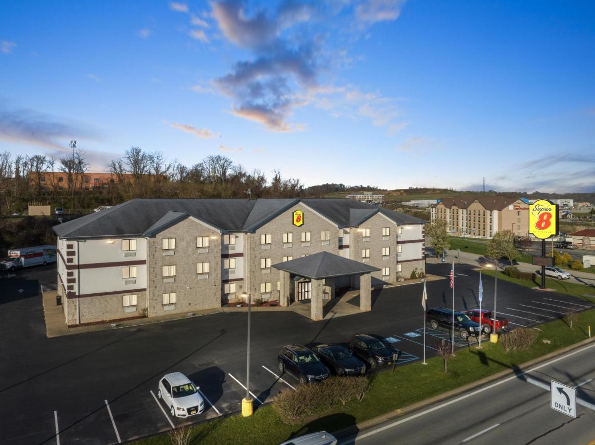 Super 8 By Wyndham Uniontown Pa Hotel Exterior photo