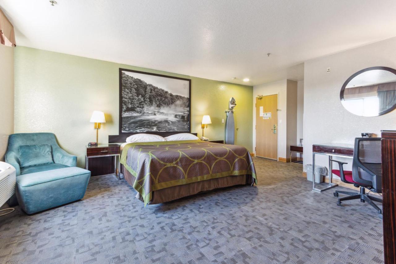 Super 8 By Wyndham Uniontown Pa Hotel Exterior photo