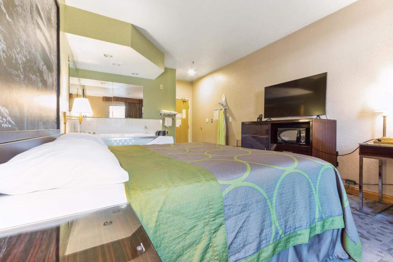 Super 8 By Wyndham Uniontown Pa Hotel Exterior photo