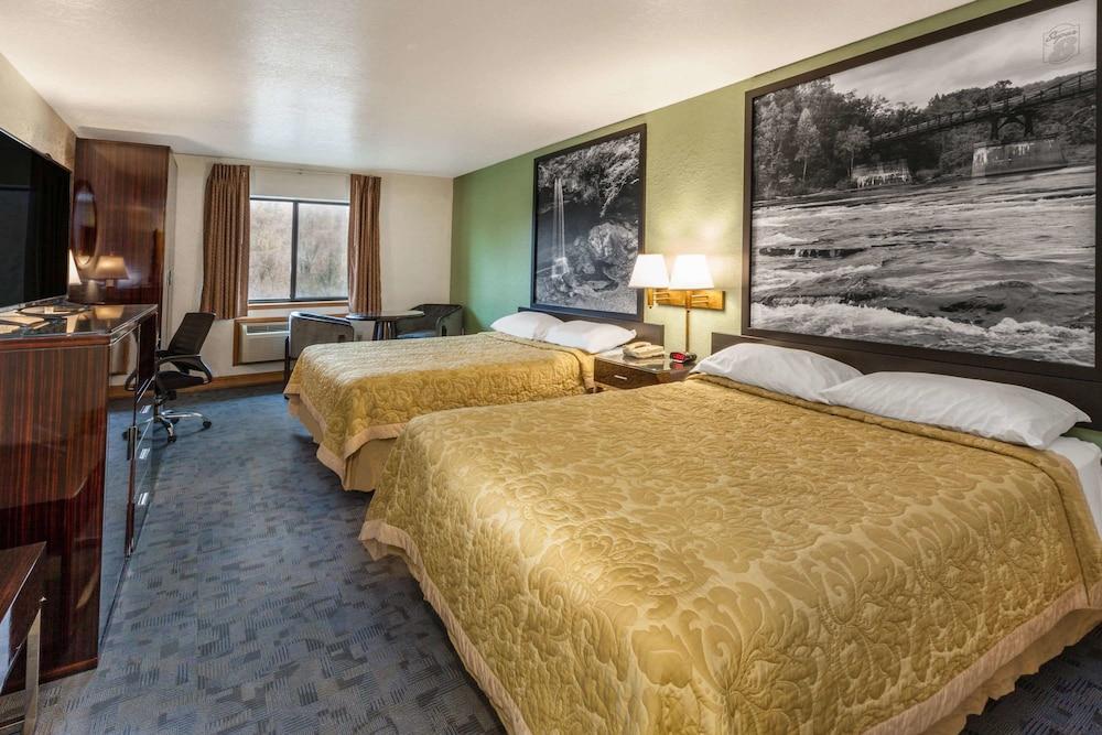 Super 8 By Wyndham Uniontown Pa Hotel Exterior photo