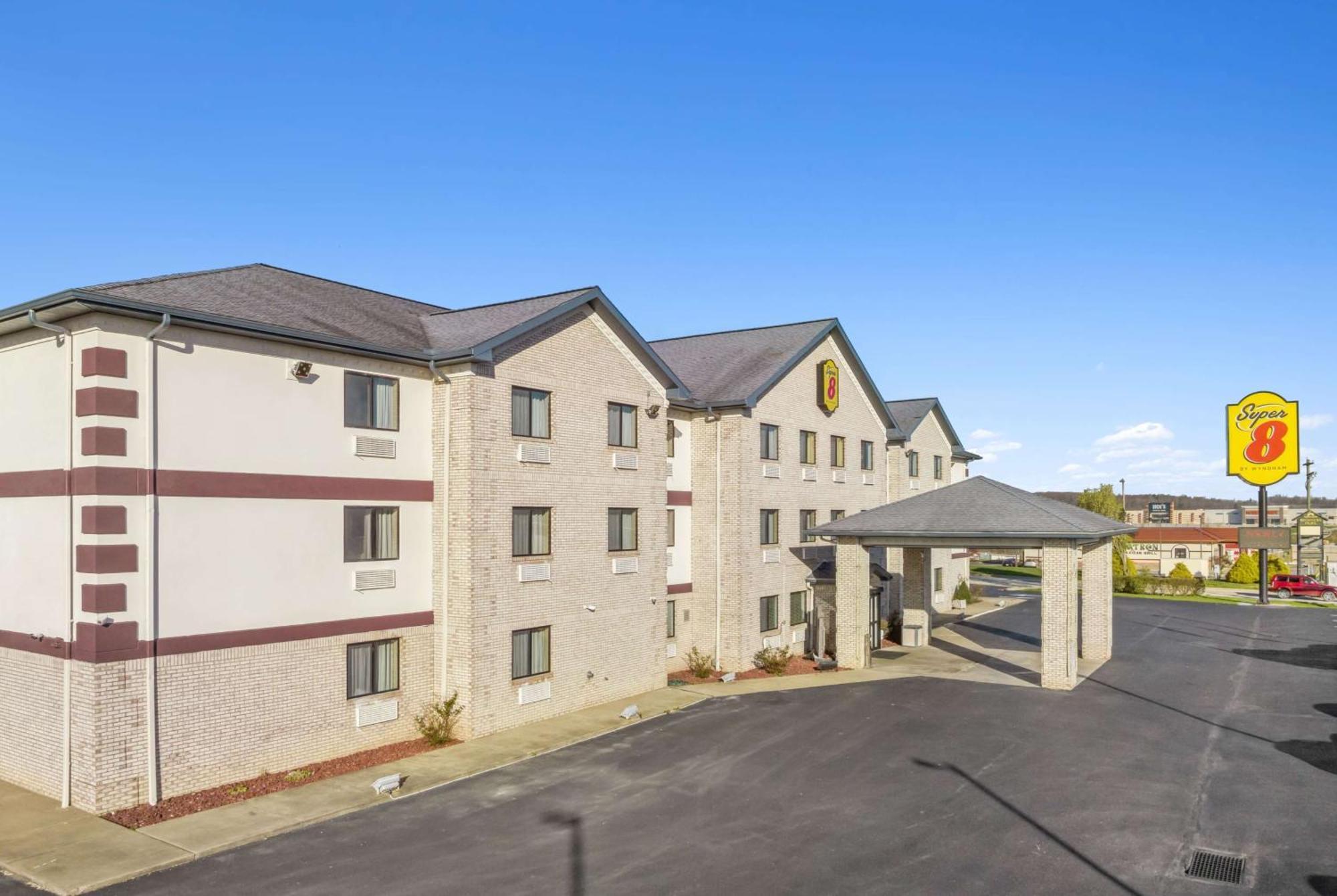 Super 8 By Wyndham Uniontown Pa Hotel Exterior photo