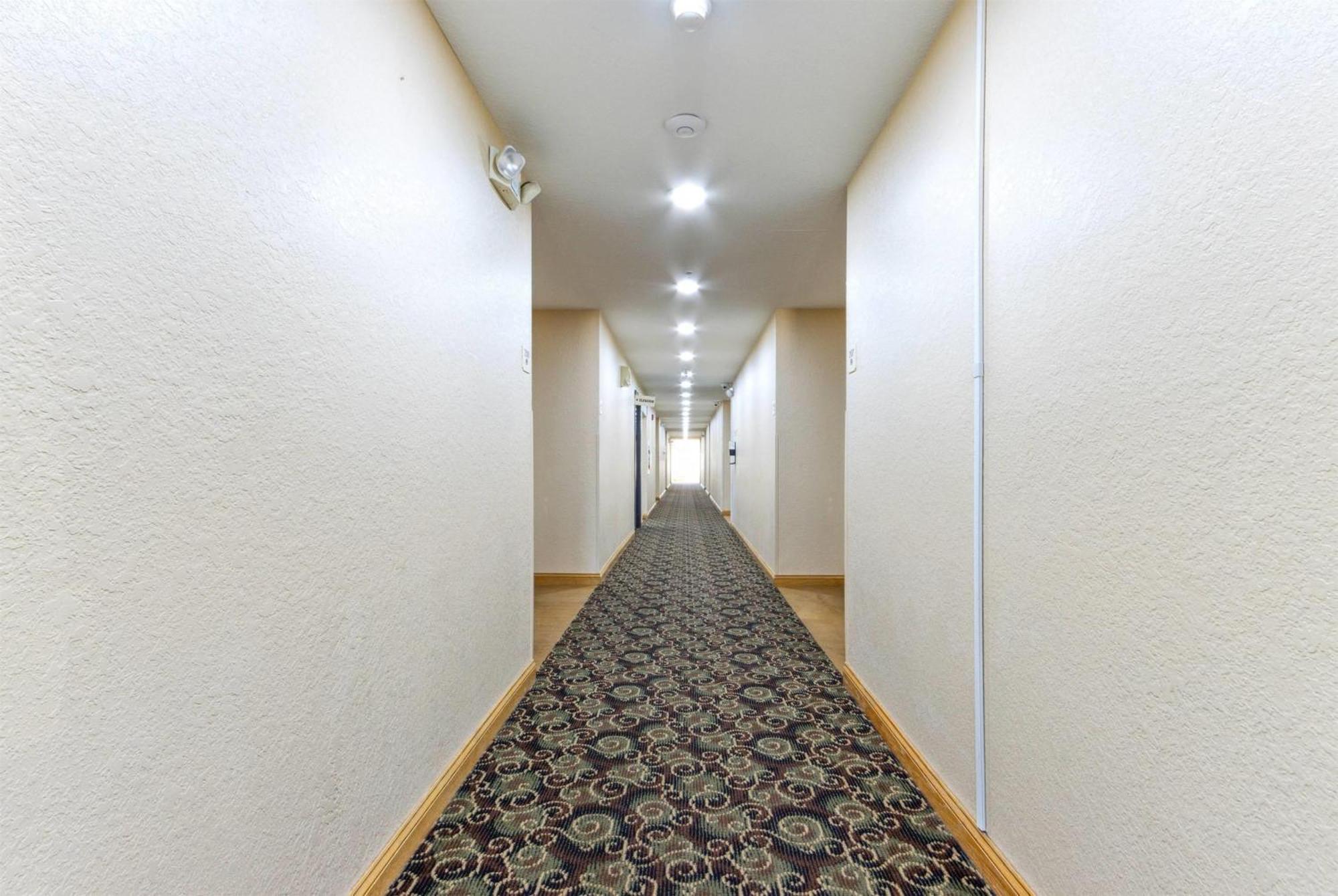 Super 8 By Wyndham Uniontown Pa Hotel Exterior photo