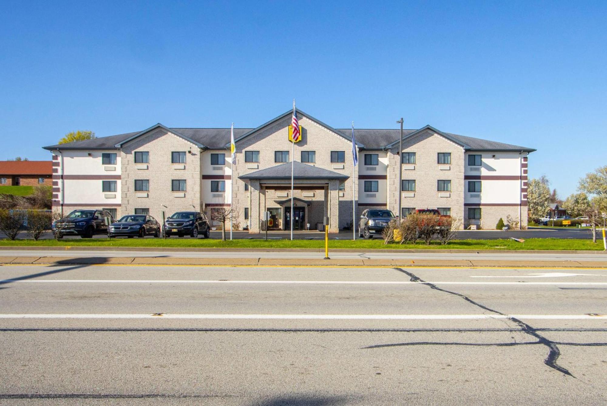 Super 8 By Wyndham Uniontown Pa Hotel Exterior photo